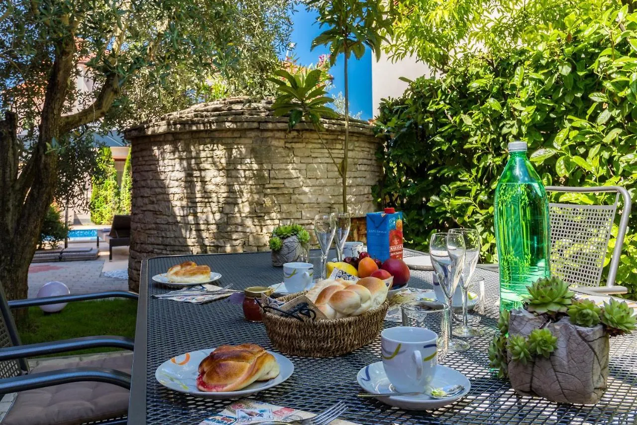 Apartmani Kazun - App 4 - Ferienhaus Fažana 0*,  Croácia